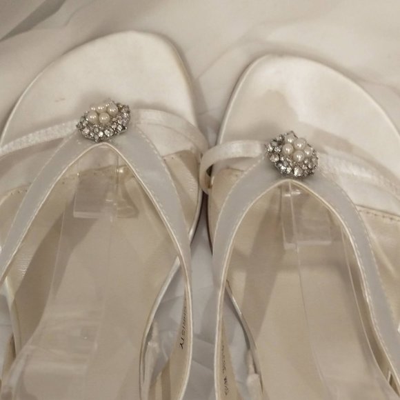 Right on Trend 2025 White Satin sandal with wedge - Picture 11 of 13